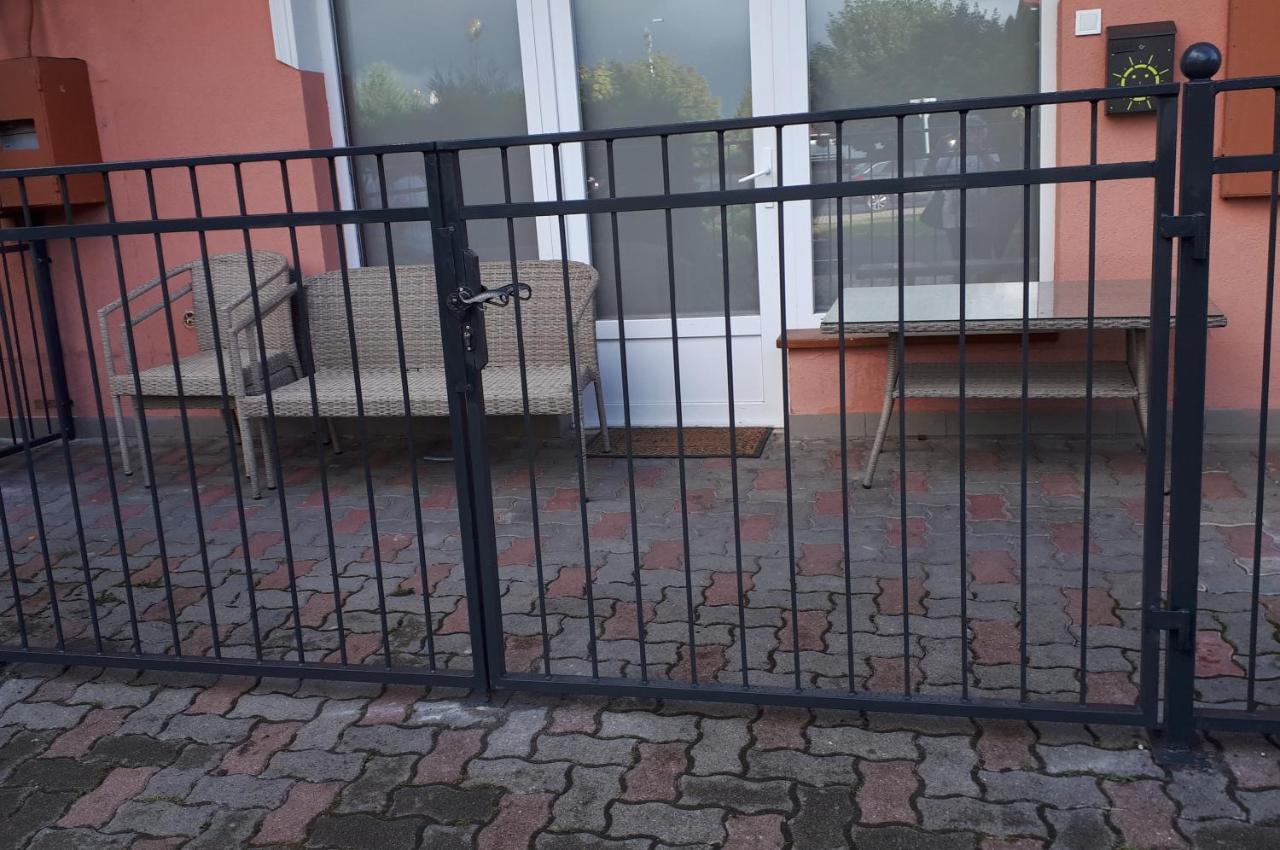 Kertvarosi Apartman II Tiszaújváros Exterior foto