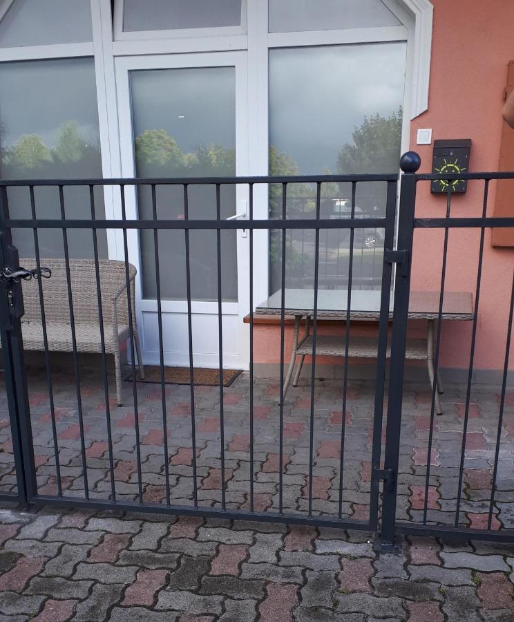 Kertvarosi Apartman II Tiszaújváros Exterior foto