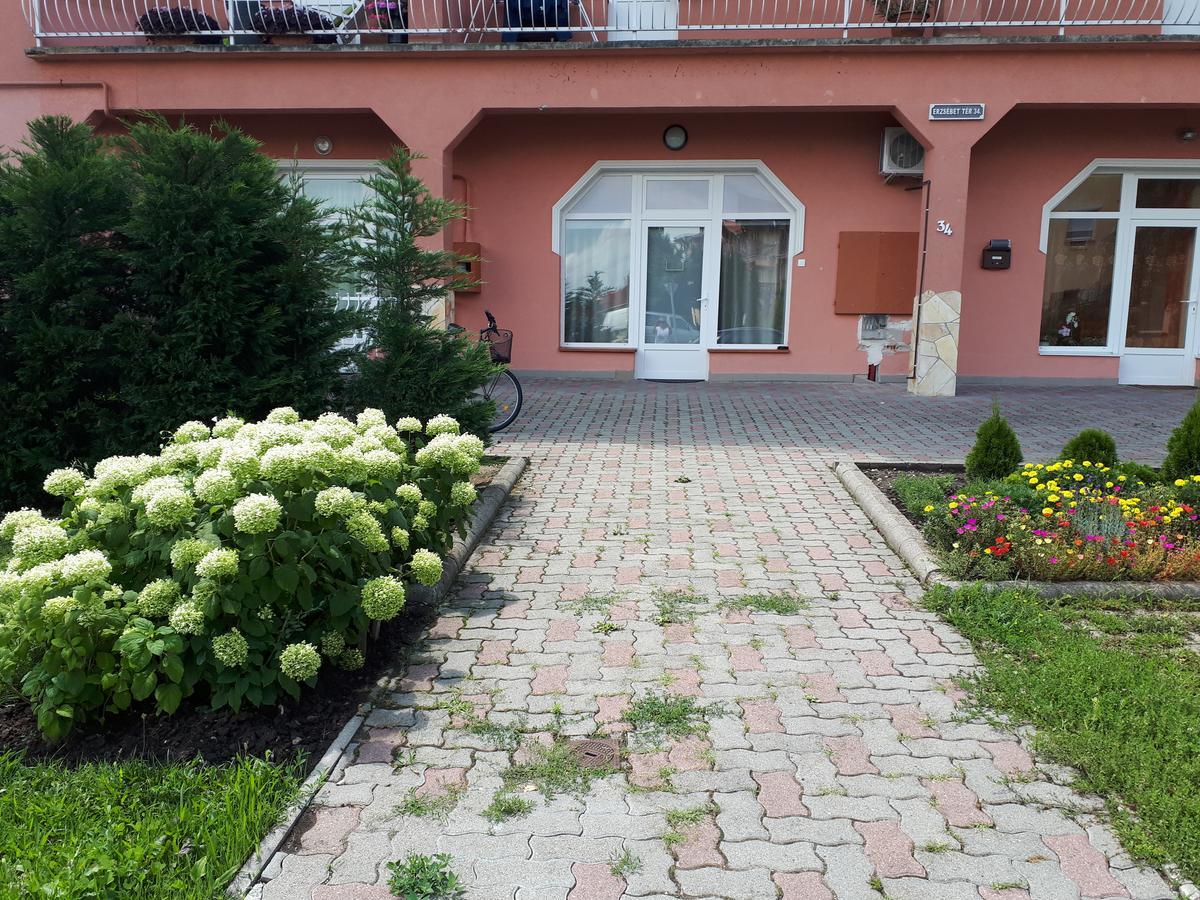 Kertvarosi Apartman II Tiszaújváros Exterior foto