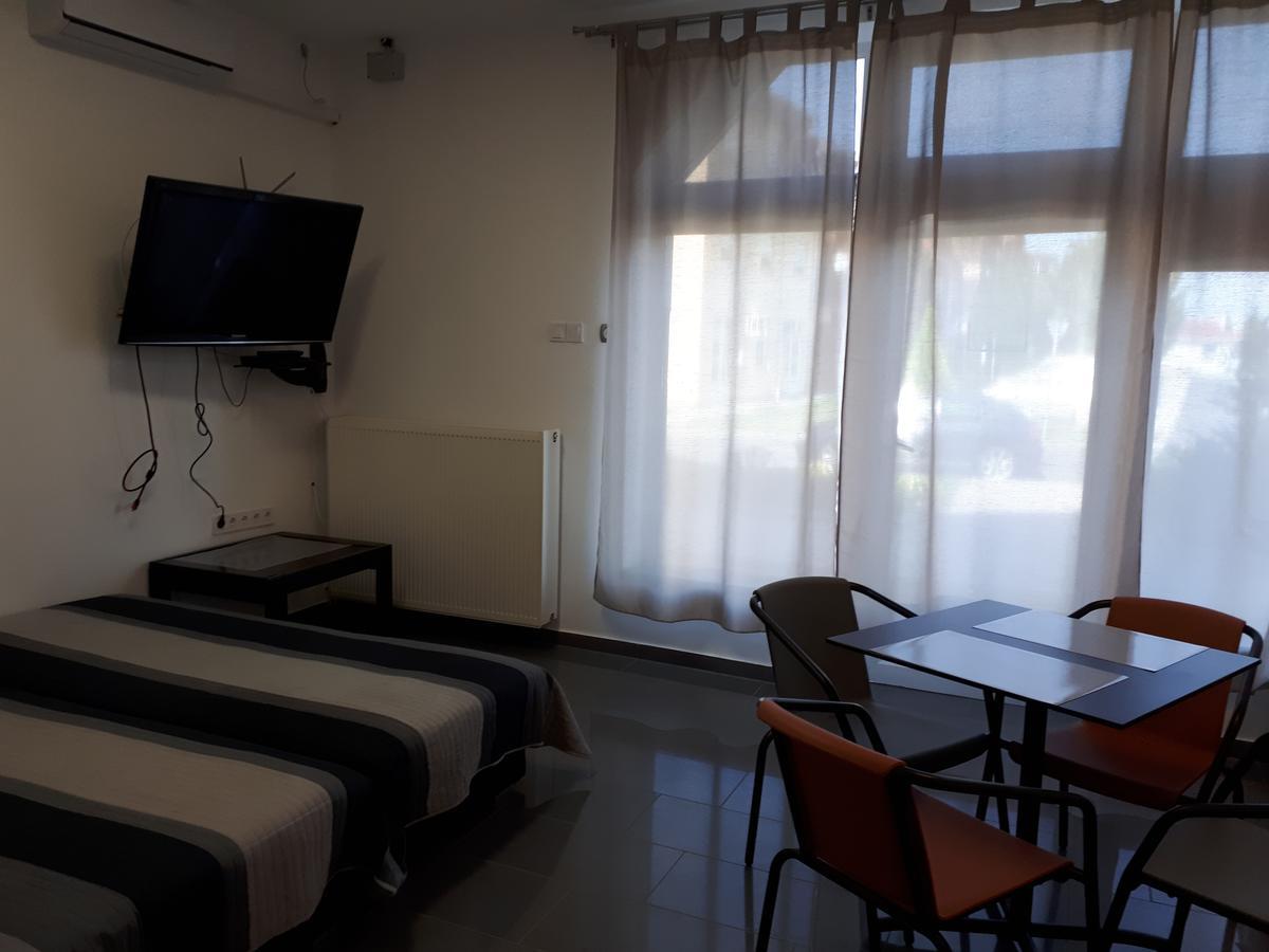 Kertvarosi Apartman II Tiszaújváros Exterior foto